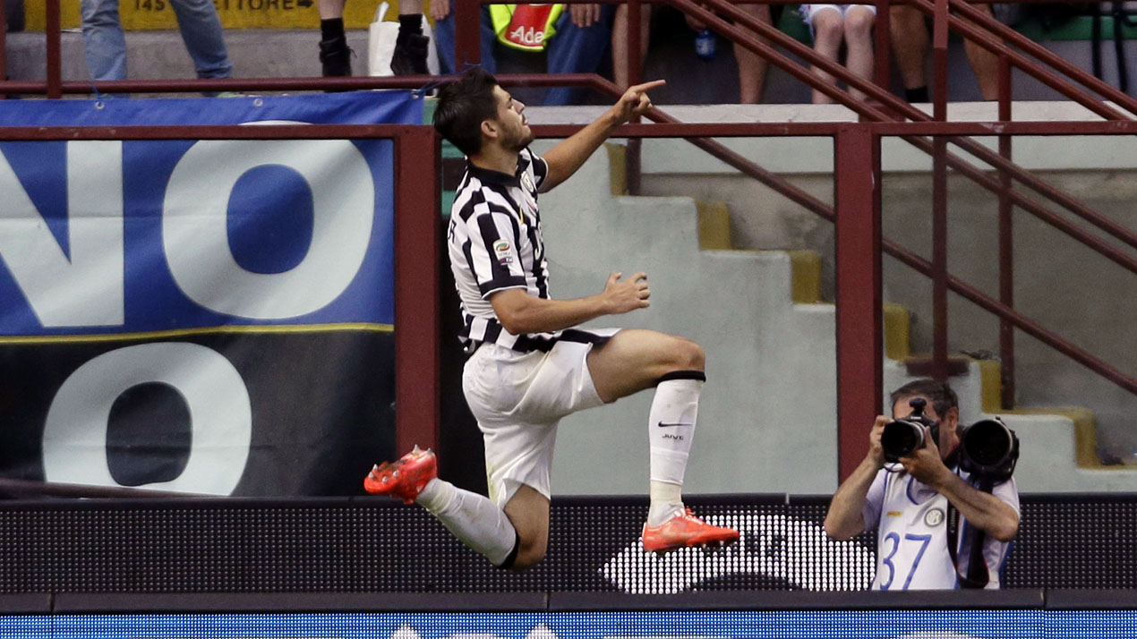 &Aacute;lvaro Morata comemora o gol da Juventus contra a Inter  (AP Photo/Luca Bruno)