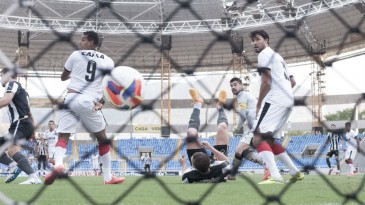 O goleiro do Vitória deu uma mãozinha para o Botafogo continuar invicto na Série B