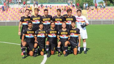 Unindo as cores de Lazio e Roma, a 3ª força da capital italiana quer conquistar as duas torcidas