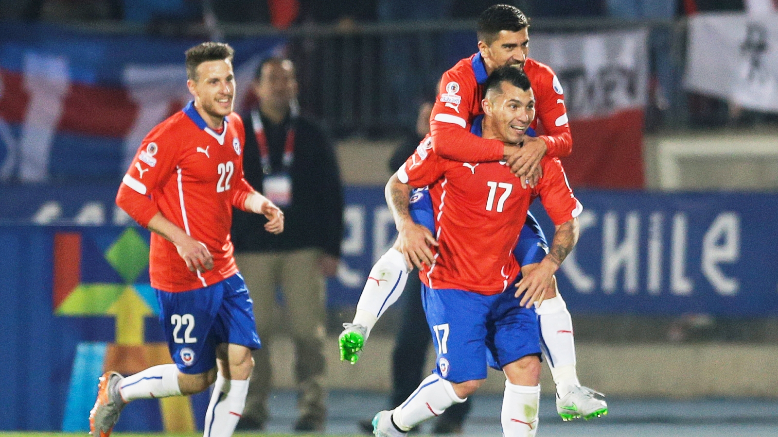 Em um time sem posi&ccedil;&otilde;es r&iacute;gidas, a din&acirc;mica permitiu ao Chile golear e encantar