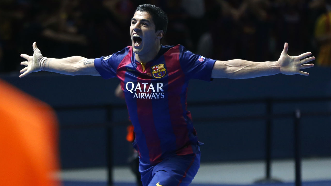 Su&aacute;rez fez a festa em seu gol pelo Barcelona (Foto: AP)
