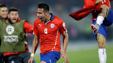 Em uma batalha de nervos, o Chile colocou os seus méritos acima da arbitragem