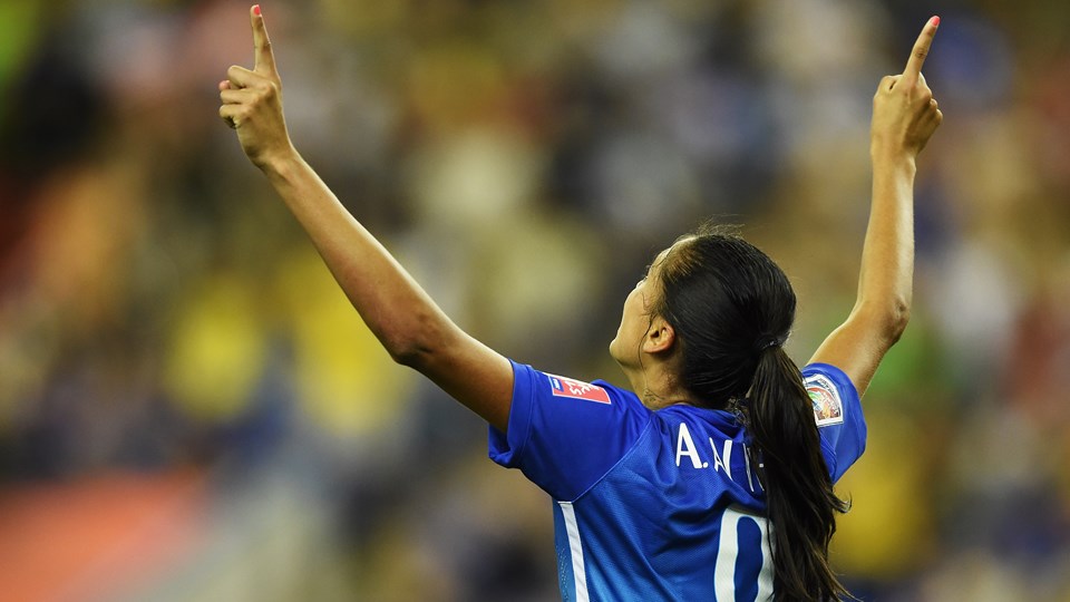 Brasil nem jogou bem para vencer a Espanha, mas lance de Marta valeu o ingresso