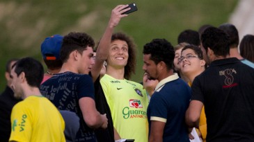 Brasileiros estão usando mais seus celulares por causa da Copa América