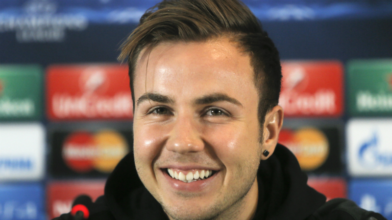 Torcedor quebrou controle ap&oacute;s G&ouml;tze virtual perder p&ecirc;nalti, e verdadeiro G&ouml;tze lhe deu outro