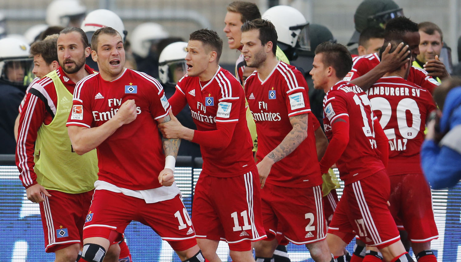N&atilde;o cai: Hamburgo derruba at&eacute; a &uacute;ltima gota de suor para ficar na Bundesliga
