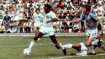 Em 1975, Pelé estreava pelo Cosmos e fazia americanos amarem o futebol