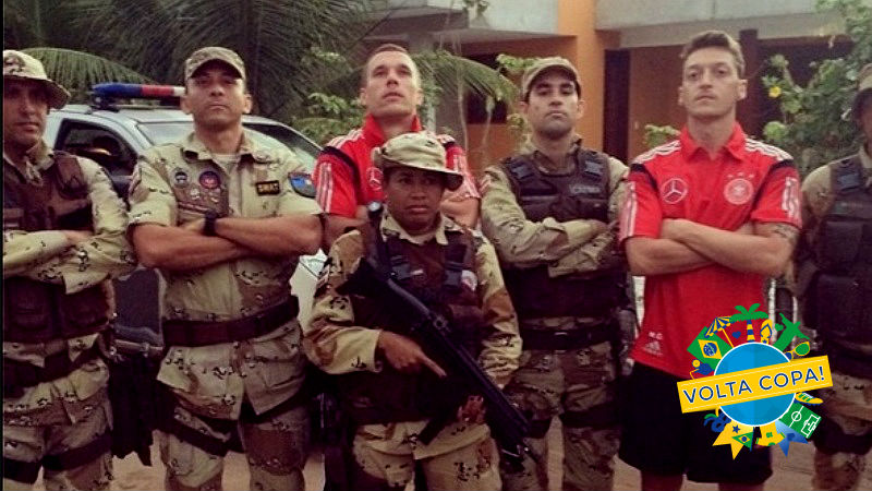 [Copa 2014, um ano depois] &Ouml;zil e Podolski se juntam ao ex&eacute;rcito brasileiro