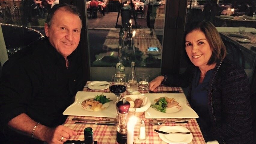 Zico postou foto em um jantar com a esposa em rede social