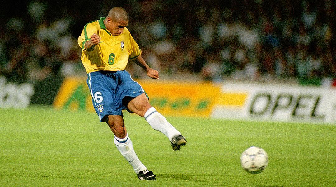Como a ci&ecirc;ncia explica aquele gola&ccedil;o de Roberto Carlos contra a Fran&ccedil;a