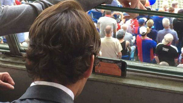 Federer deu um jeito de ver a final de Roland Garros e o seu Basel ao mesmo tempo