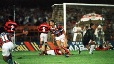 Há 20 anos, um clássico eterno: o épico Fla-Flu de 1995 foi muito além do gol de barriga