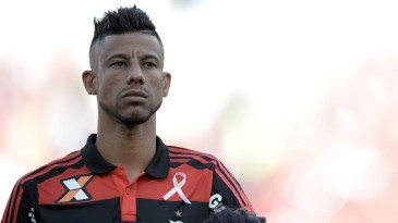 Léo Moura tem o direito de escolher e se arrepender, mas as desculpas não colaram