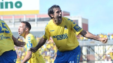 Aos 40 anos, Valerón seguiu jogando para subir com seu time de coração de volta à 1ª divisão