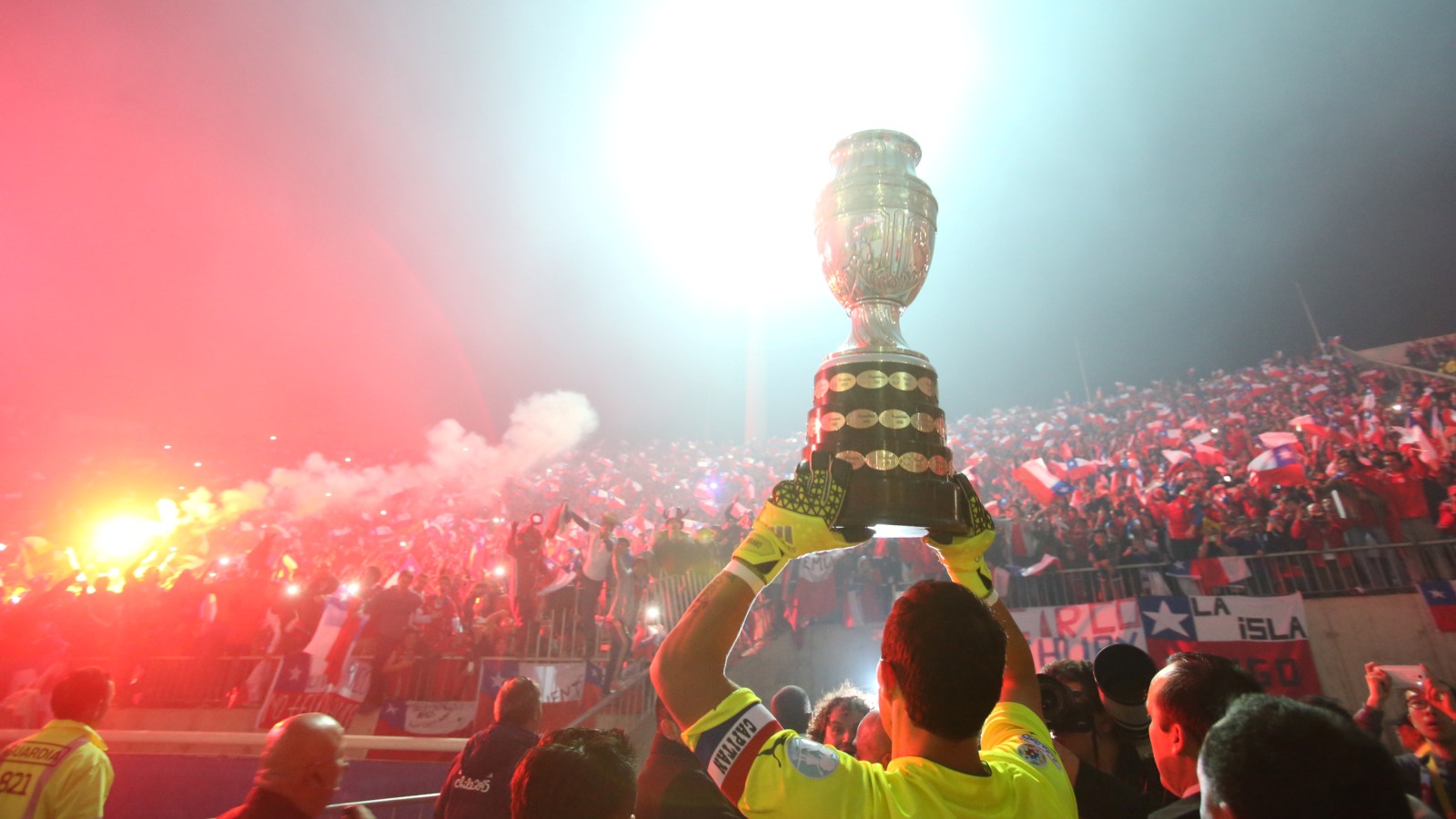 [V&iacute;deo] O misto entre paix&atilde;o e loucura na narra&ccedil;&atilde;o chilena do hist&oacute;rico gol de Alexis S&aacute;nchez