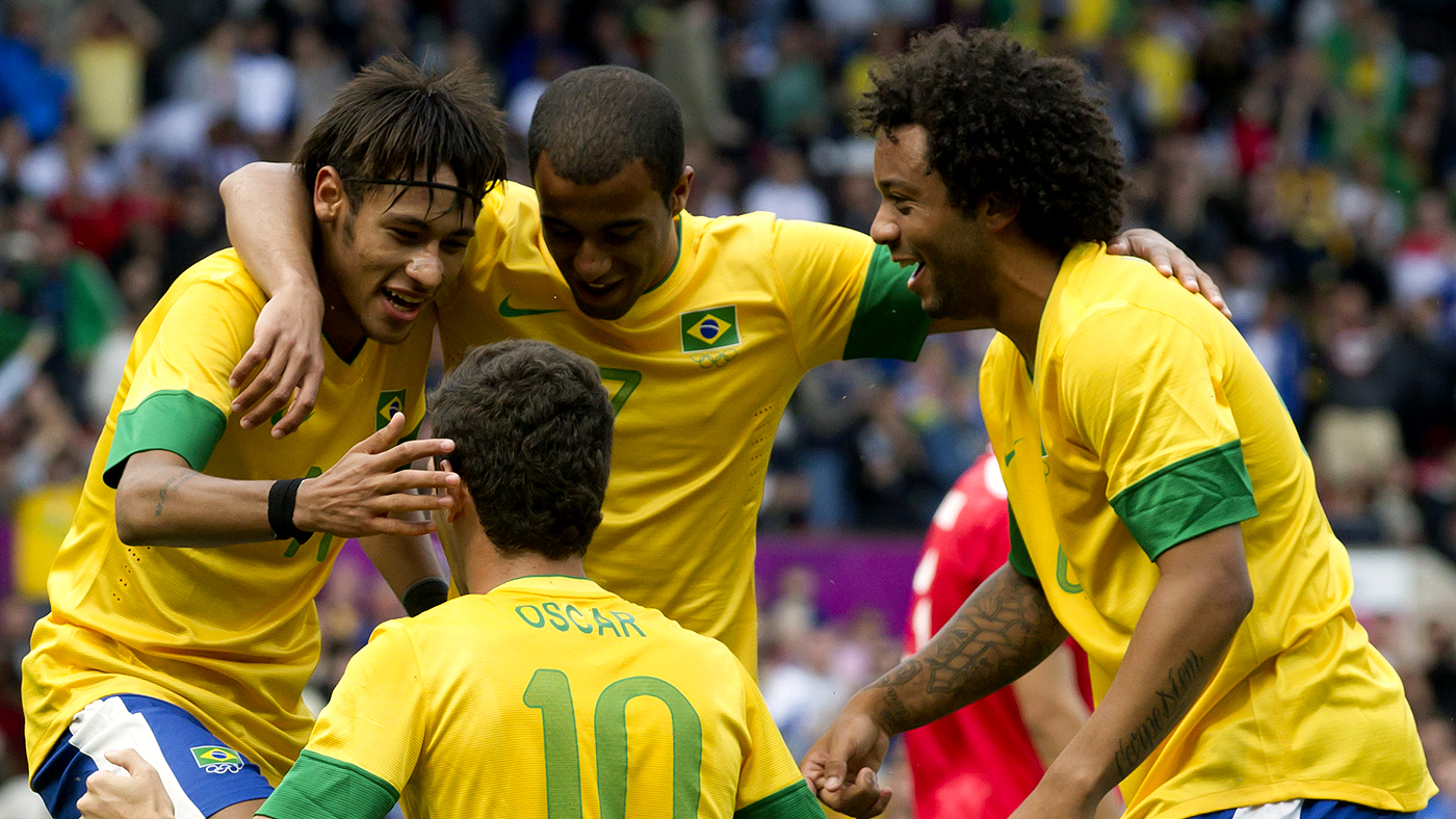 Neymar, Oscar, Lucas e Marcelo comemoram gol do Brasil durante os Jogos Ol&iacute;mpicos de 2012 (AP Photo/Jon Super)