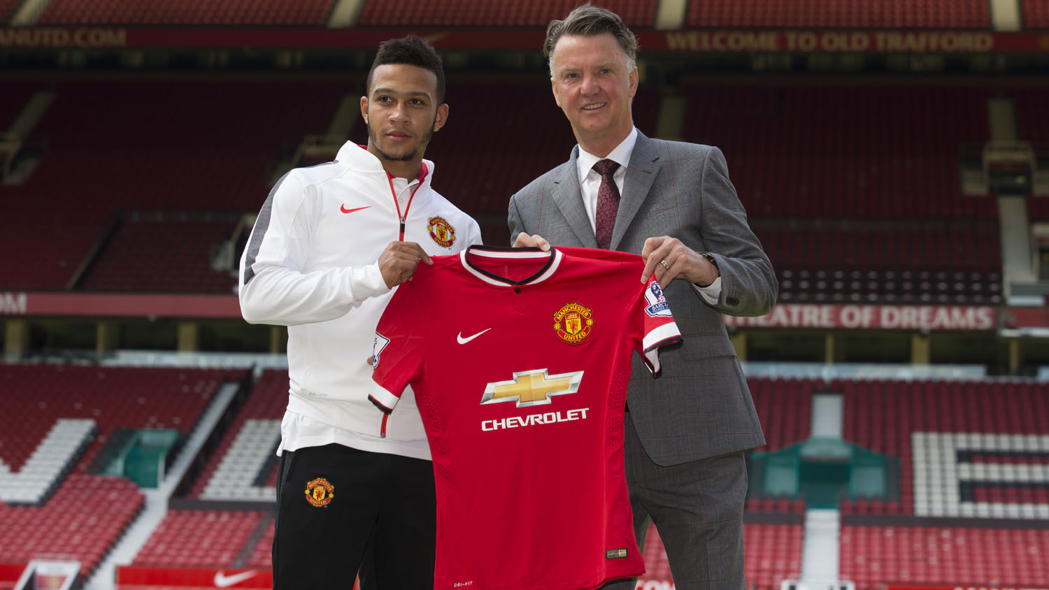 Melhor jogador do Campeonato Holand&ecirc;s, Depay foi contratado por R$ 102 milh&otilde;es (Foto: AP)