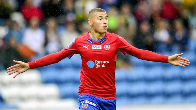 Tal pai, tal filho: Jordan Larsson deu um peixinho assustadoramente parecido com o de Henrik