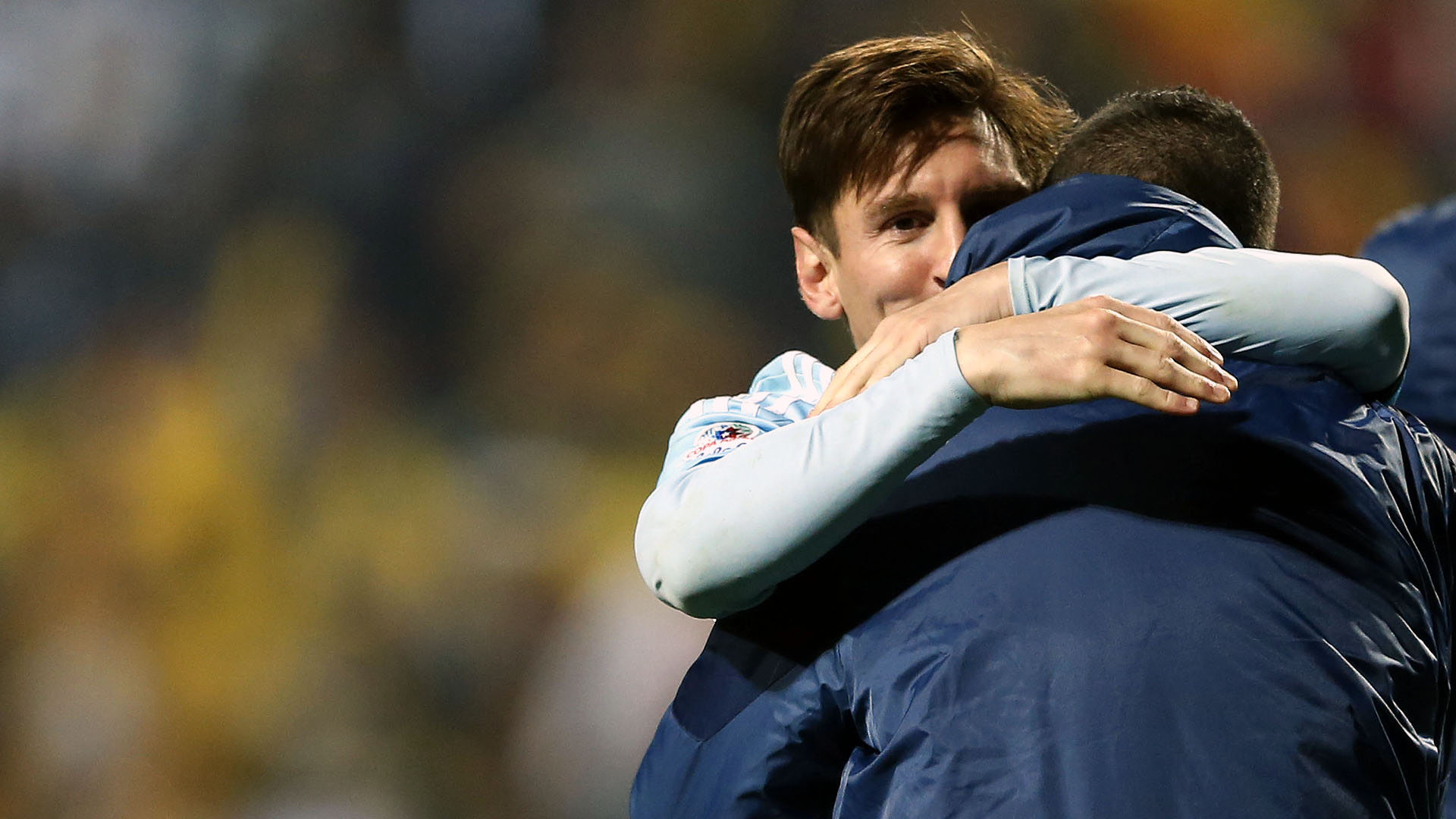 Messi tamb&eacute;m sofre: veja como foi para o craque assistir aos p&ecirc;naltis contra a Col&ocirc;mbia