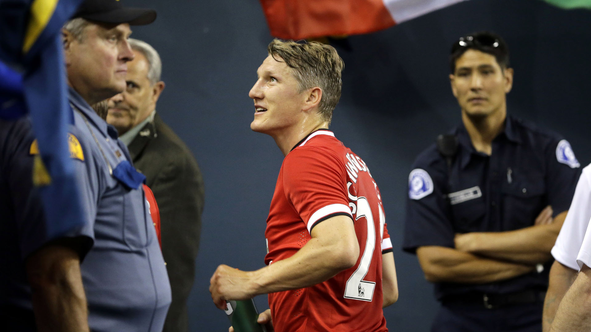 A estreia de Schweinsteiger foi boa, mas foi Schneiderlin que deu a vit&oacute;ria do United