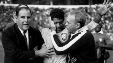 Amarildo, o craque que teve a carreira transformada por um cigarro (que ele nem fumou)