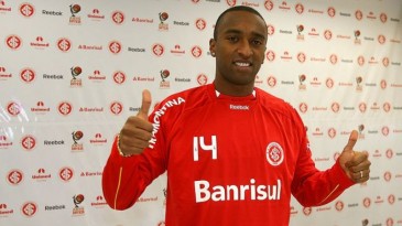 Gol de calcanhar, de fora da área, por cobertura? É possível, e Bolaños fez