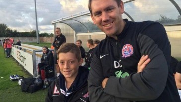 Já pensou em ser técnico do seu time por um jogo? Este garoto de 11 anos teve a chance