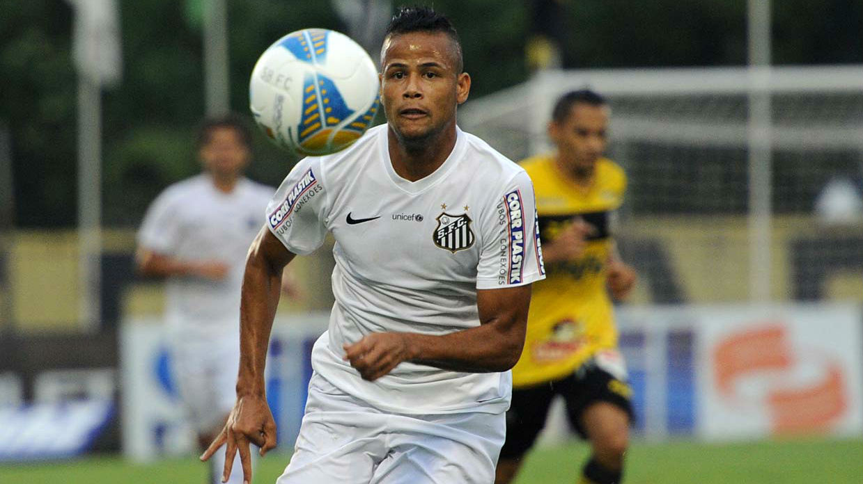 &Aacute;rbitro que expulsou Geuv&acirc;nio passou seis rodadas sem apitar antes de Santos x Gr&ecirc;mio