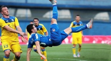 No mesmo dia, o futebol viveu dois dos gols de bicicleta mais fantásticos dos últimos tempos