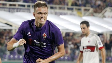 A Fiorentina abriu a Serie A batendo o Milan, e com um golaço de falta de pura categoria