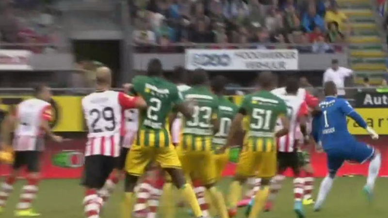 Este gola&ccedil;o de letra do goleiro salvou o Ado Den Haag da derrota aos 50 do segundo tempo