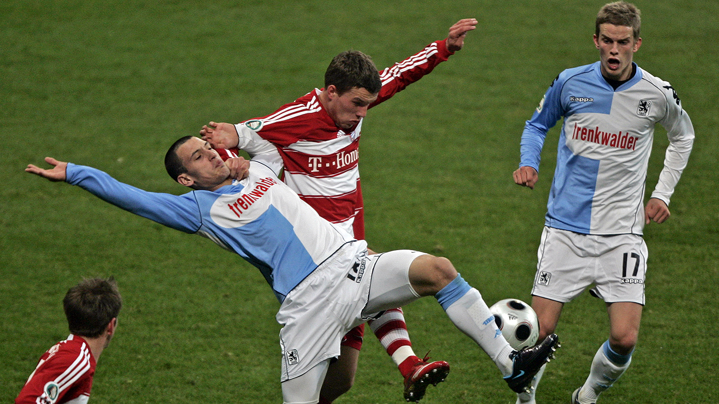 Bayern de Munique e Munique 1860 se enfrntam pela Copa da Alemanha em 2008 (AP Photo/Diether Endlicher)