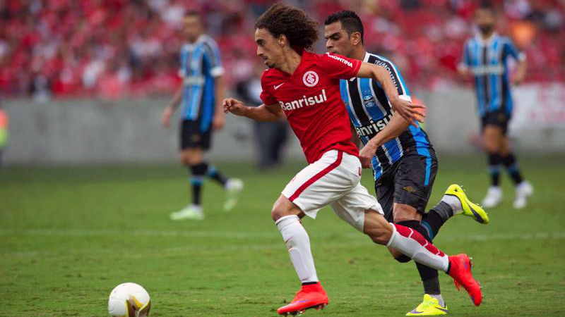 Cl&aacute;ssicos movimentam o Brasileir&atilde;o e Premier League volta &agrave; TV