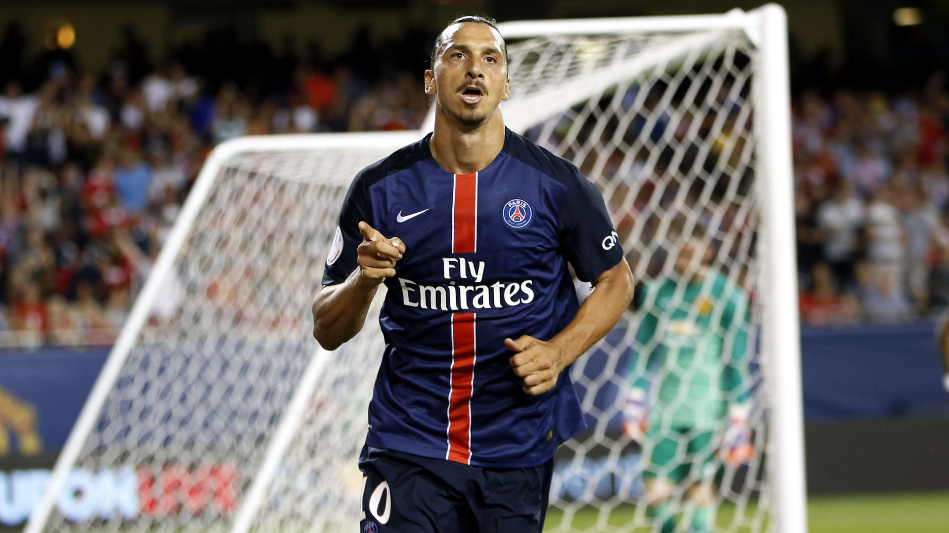 Prestes a come&ccedil;ar a Ligue 1, campe&atilde;o PSG pisa no acelerador, vice Lyon v&ecirc; crise