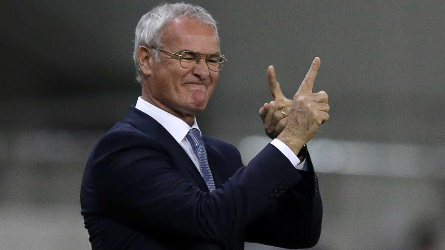 Com quantos zagueiros voc&ecirc; vai jogar, Ranieri? (Foto: AP)