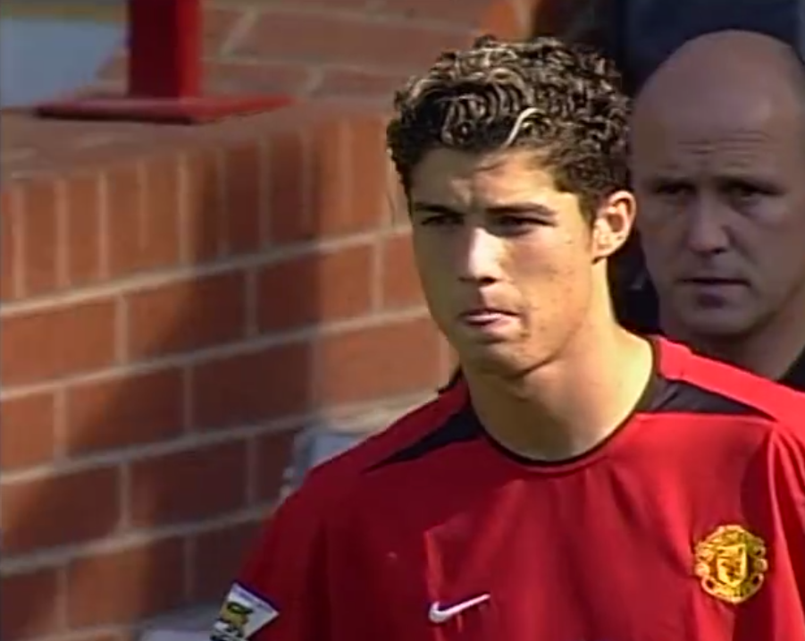H&aacute; 12 anos, C. Ronaldo estreava pelo United, e n&oacute;s lembramos todos seus 118 gols pelo clube