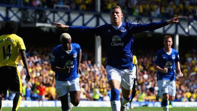 A Premier League mal come&ccedil;ou e j&aacute; tem os seus dois primeiros gola&ccedil;os da temporada