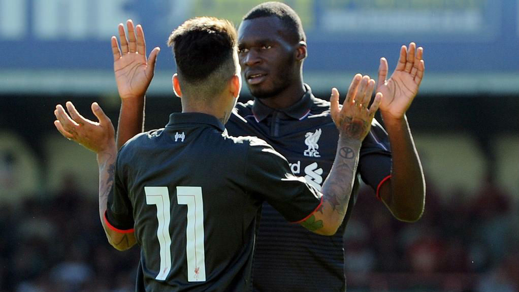 Benteke marcou uma pintura no &uacute;ltimo amistoso do Liverpool antes da estreia