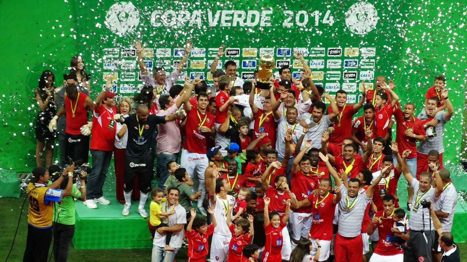 Revolta da torcida, veto &agrave; arena da Copa, meses de espera: a epopeia do Bras&iacute;lia na Sul-Americana