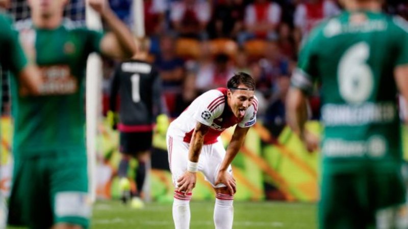 A queda precoce na Champions simboliza como o mercado sufoca o Ajax