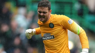 Craig Gordon emendou duas defesas inacreditáveis na vitória do Celtic
