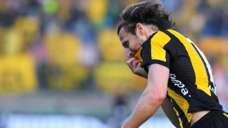 Forl&aacute;n marcou um gola&ccedil;o e foi ovacionado pelo Centenario logo em sua estreia no Pe&ntilde;arol