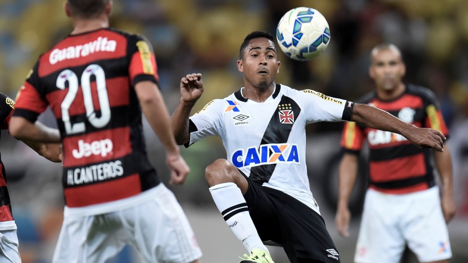 O Vasco soube aproveitar o cl&aacute;ssico para passar um pouco da crise ao Flamengo