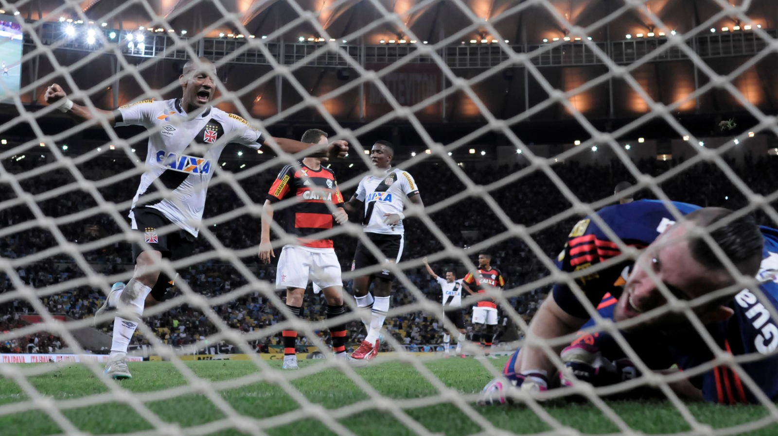 Rio de Janeiro, Rio de Janeiro, Brasil, 26 de Agosto de 2015 - COPA DO BRASIL - VASCO X FLAMENGO - durante a partida valida pelas oitavas de final da Copa do Brasil, no Maracana. Foto: Jorge Rodrigues/Eleven.