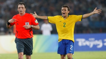 Regulamento da Fifa proíbe que Rafinha troque a seleção brasileira pela alemã