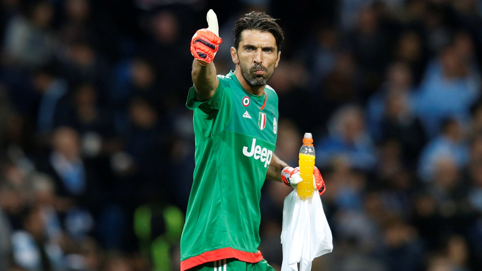 A aus&ecirc;ncia de Buffon da poss&iacute;vel lista da Bola de Ouro ressalta a decad&ecirc;ncia do pr&ecirc;mio