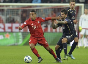 Lewandowski roubou a cena de novo, mas Thiago Alcântara impressionou pela maestria nos passes