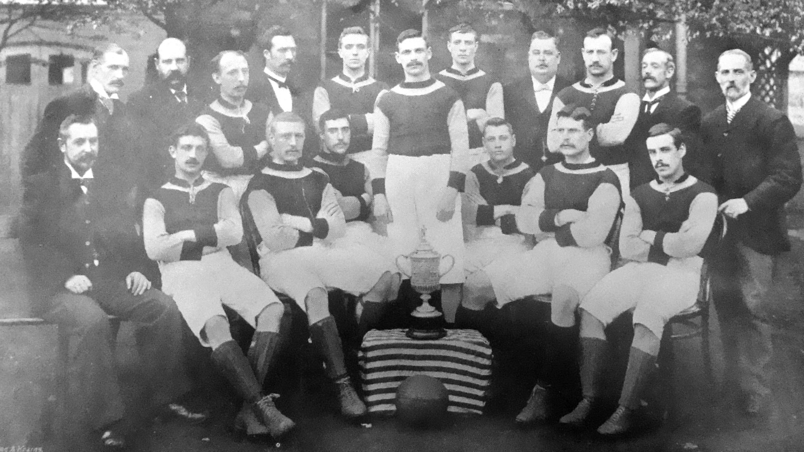 H&aacute; 120 anos, a ta&ccedil;a da Copa da Inglaterra era roubada e valia &pound;10 de recompensa