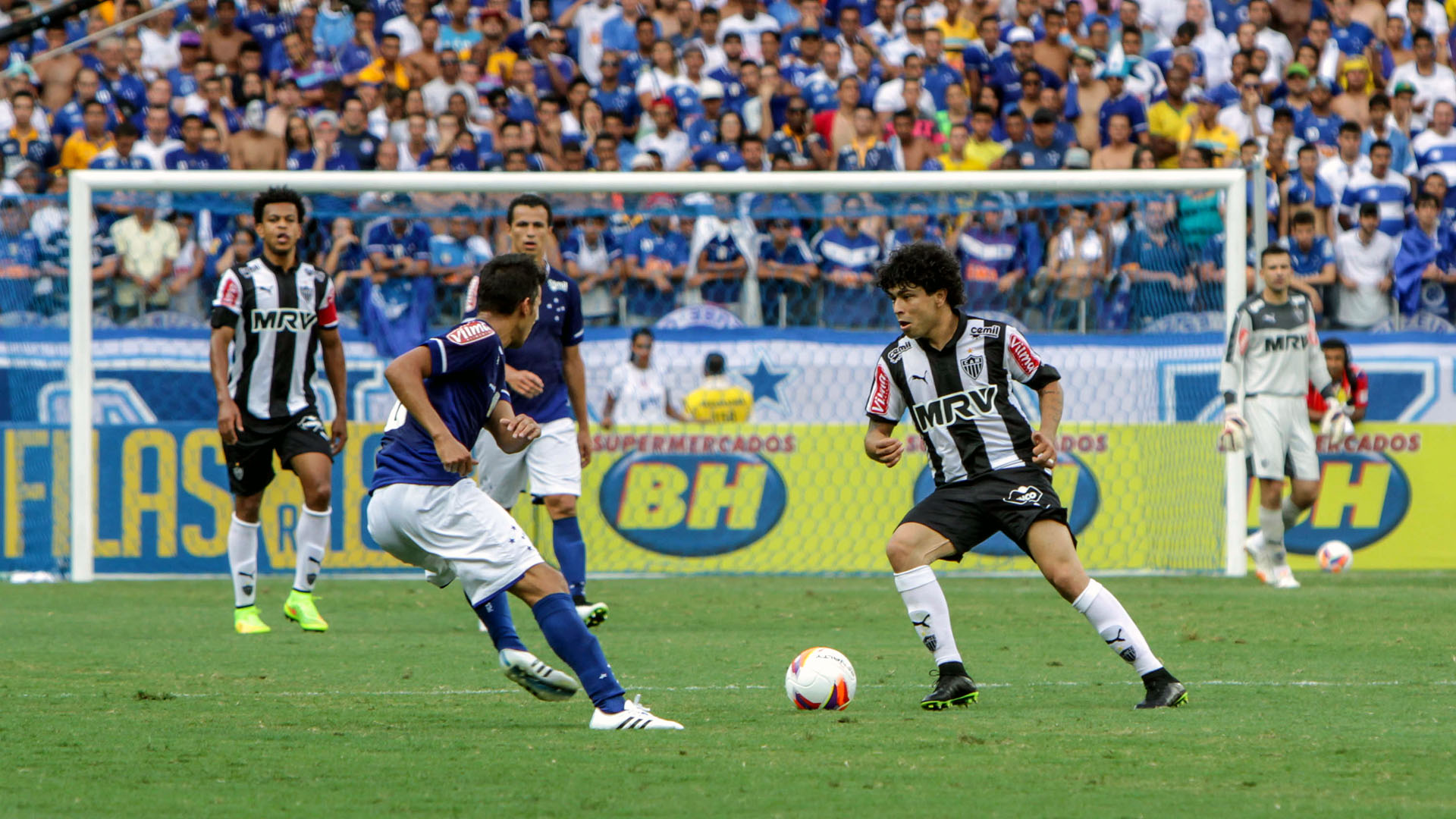 Fim de semana de cl&aacute;ssicos na TV na Inglaterra, It&aacute;lia, Brasil e Argentina