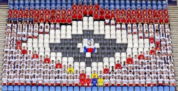 Hamburgo inovou na forma de fazer a foto oficial do time: formou o escudo do clube